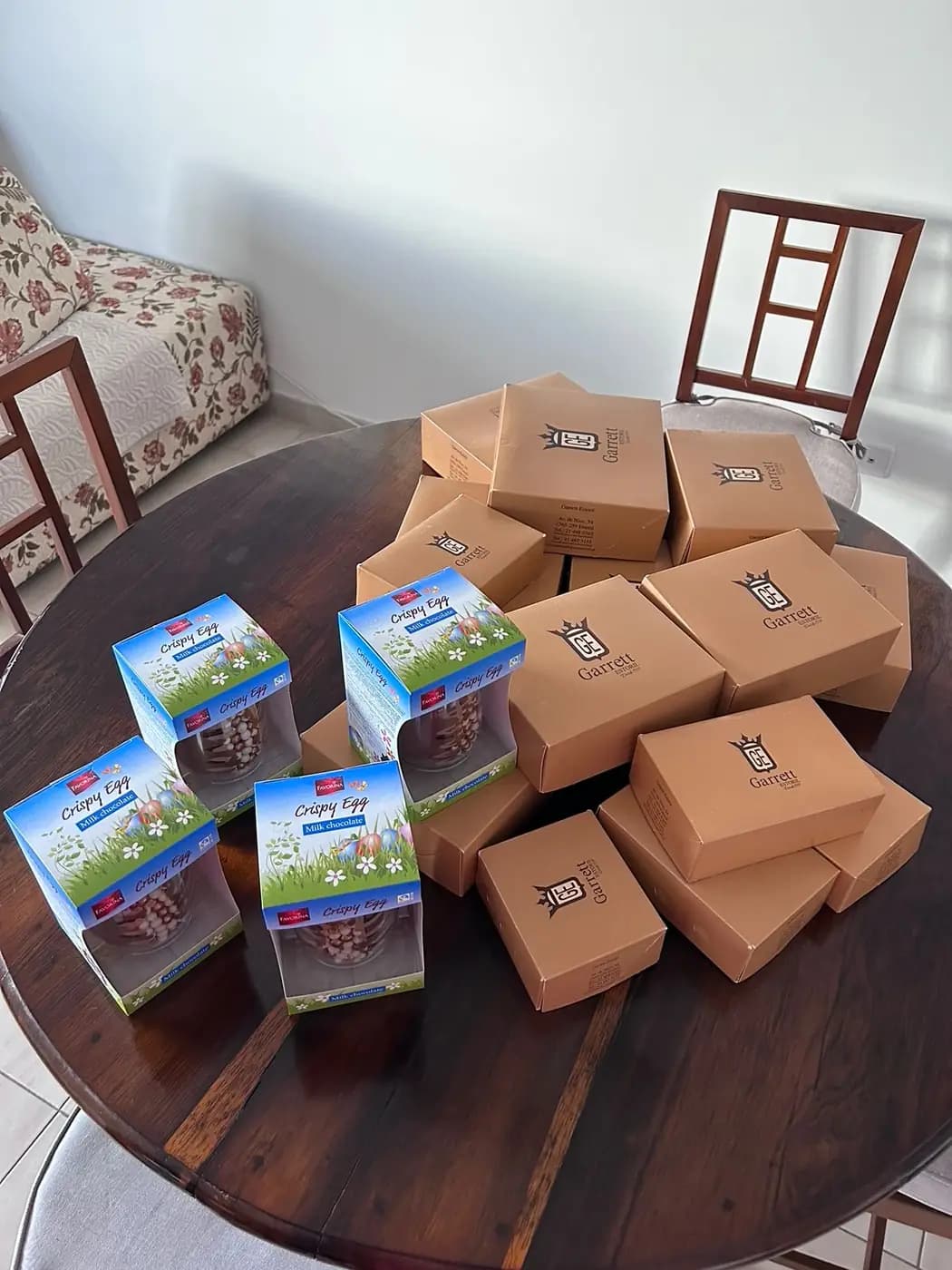 Caixas de mantimentos preparadas para montar os cabazes