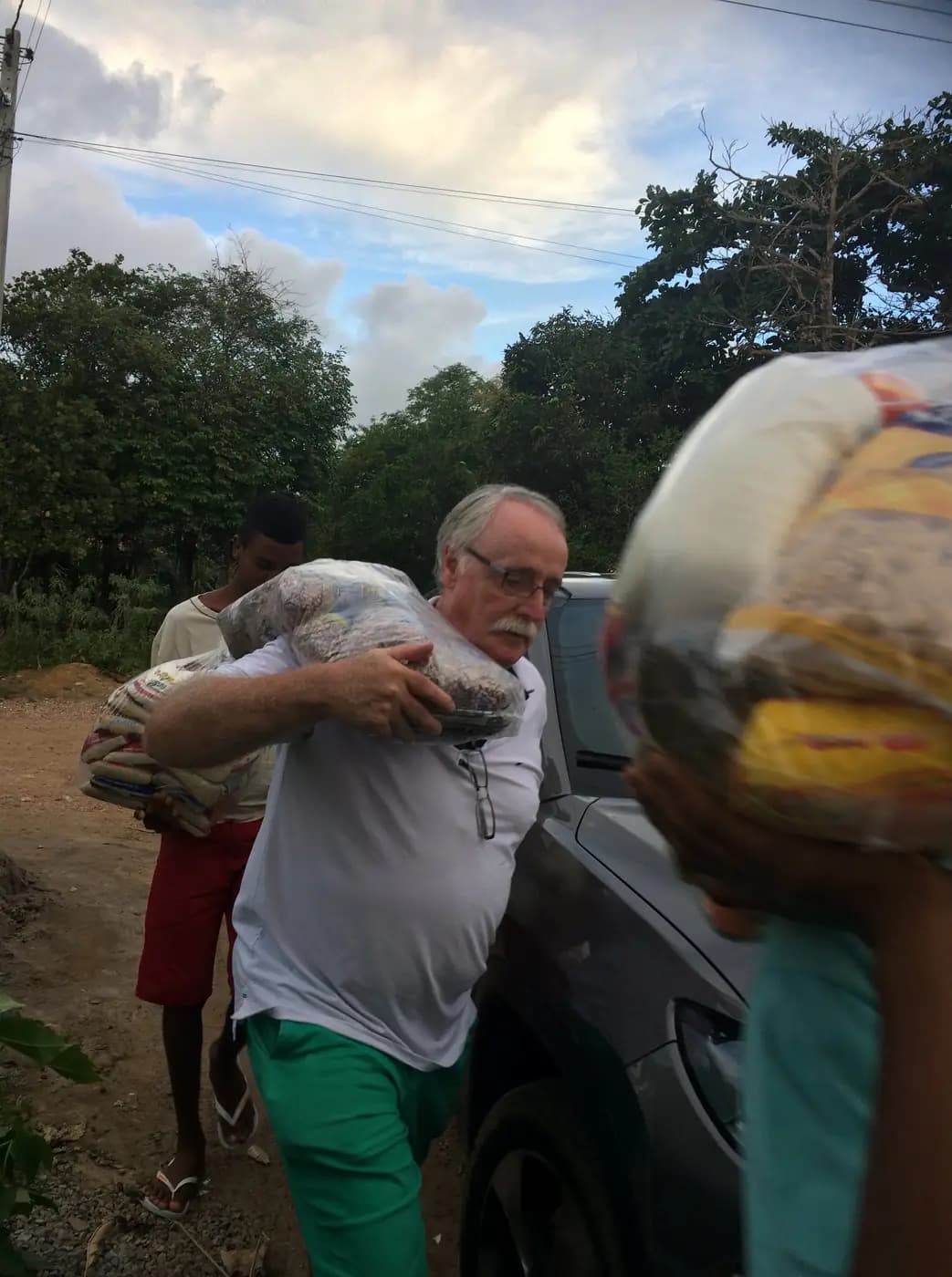Fotografia do álbum "AJUDA HUMANITÁRIA"