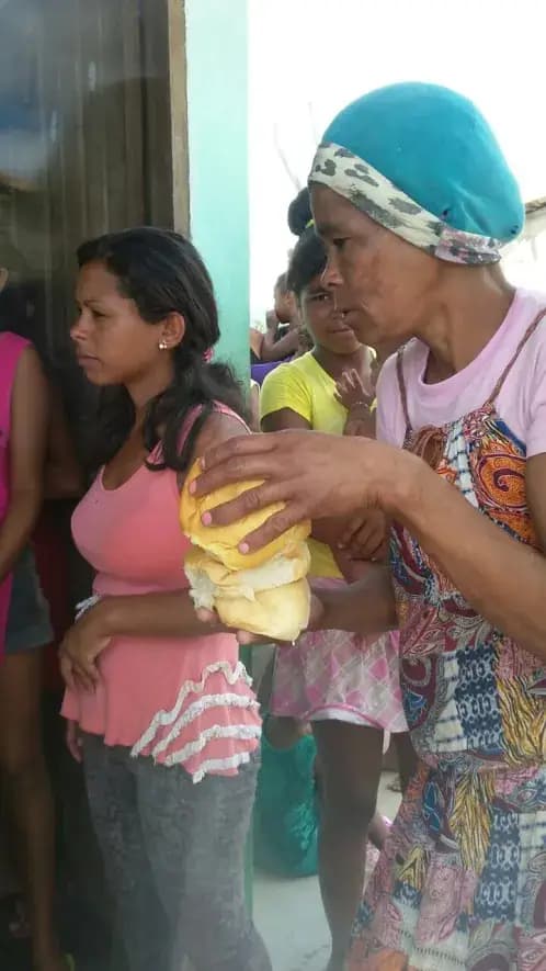 Fotografia do álbum "AJUDA HUMANITÁRIA"