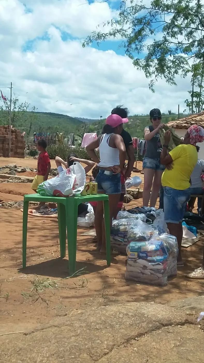 Fotografia do álbum "AJUDA HUMANITÁRIA"