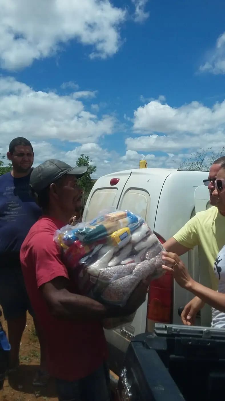 Fotografia do álbum "AJUDA HUMANITÁRIA"