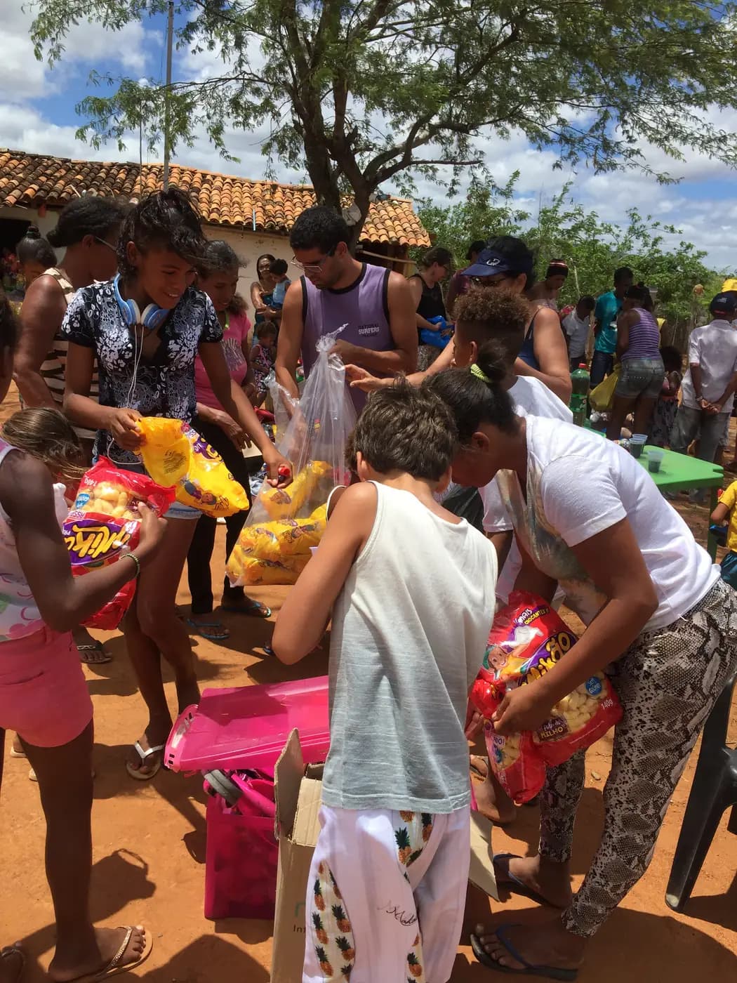 Fotografia do álbum "AJUDA HUMANITÁRIA"